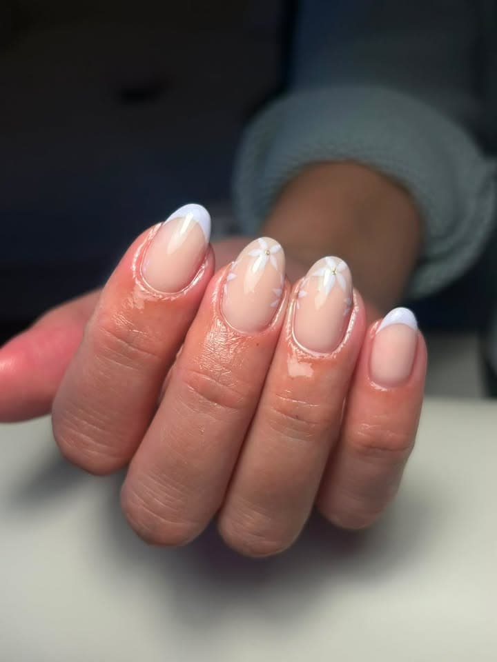 Example of Elena's nail art (photo 1 of 14)